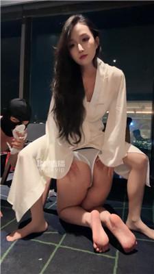 144158y2hn38tu550nqn80.jpg